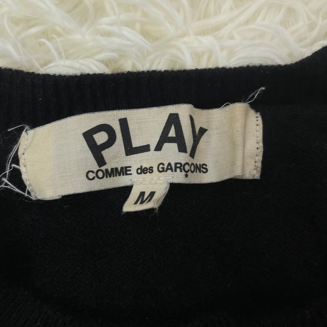 꼼데가르송 화이트 하트 와펜 라운드 가디건 블랙 상품이미지4