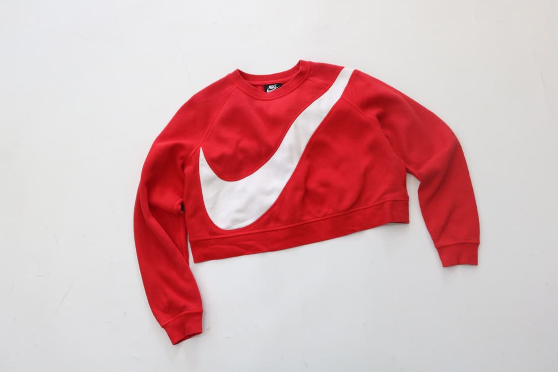 나이키 빅로고 스우시 레드 크롭 맨투맨 상품이미지2