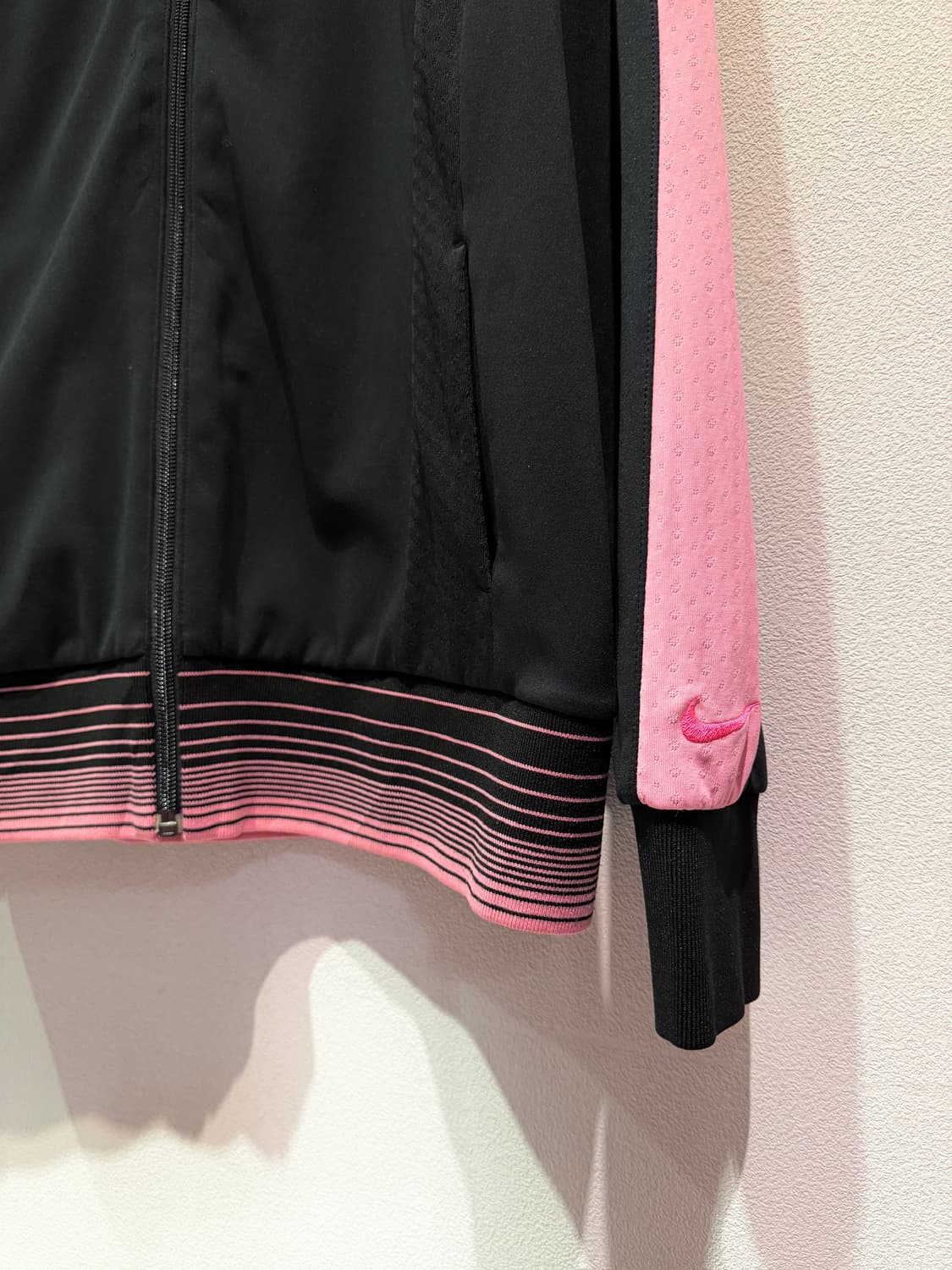 나이키 블랙 핑크 라인 트랙 재킷 상품이미지4