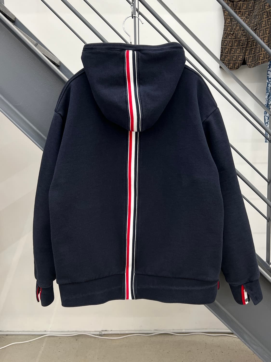 톰브라운 네이비 백삼선 후드티셔츠 상품이미지3