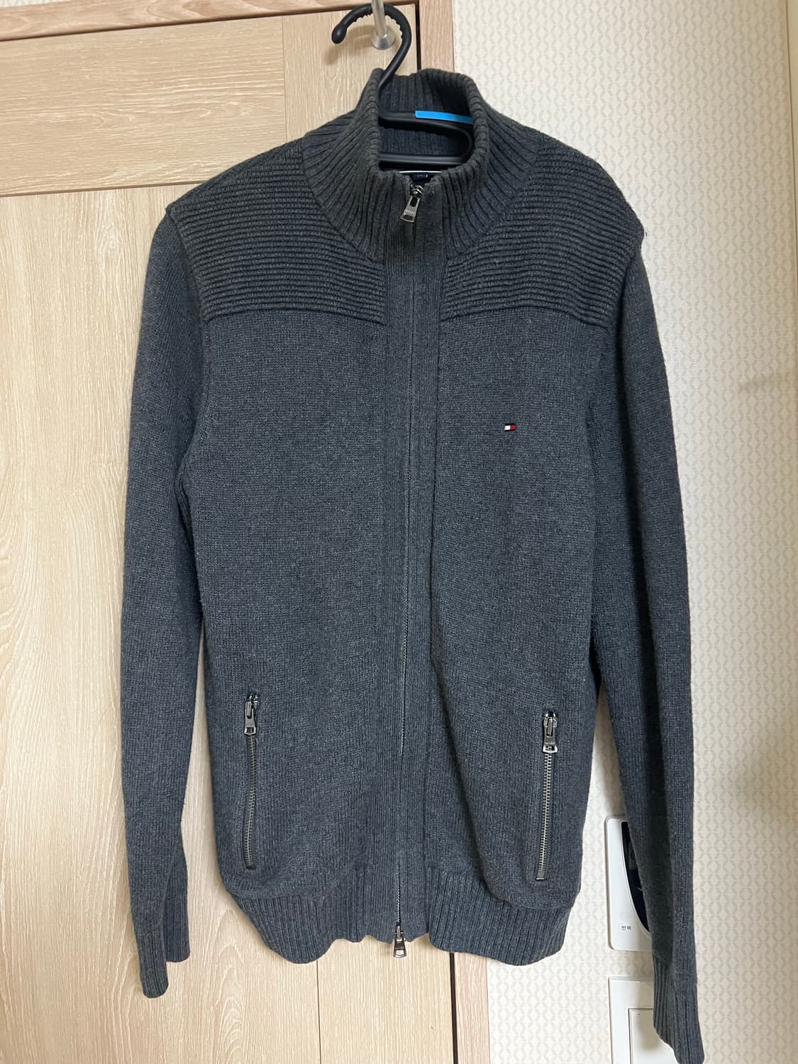 타미힐피거 차콜 니트 투웨이 집업 상품이미지1