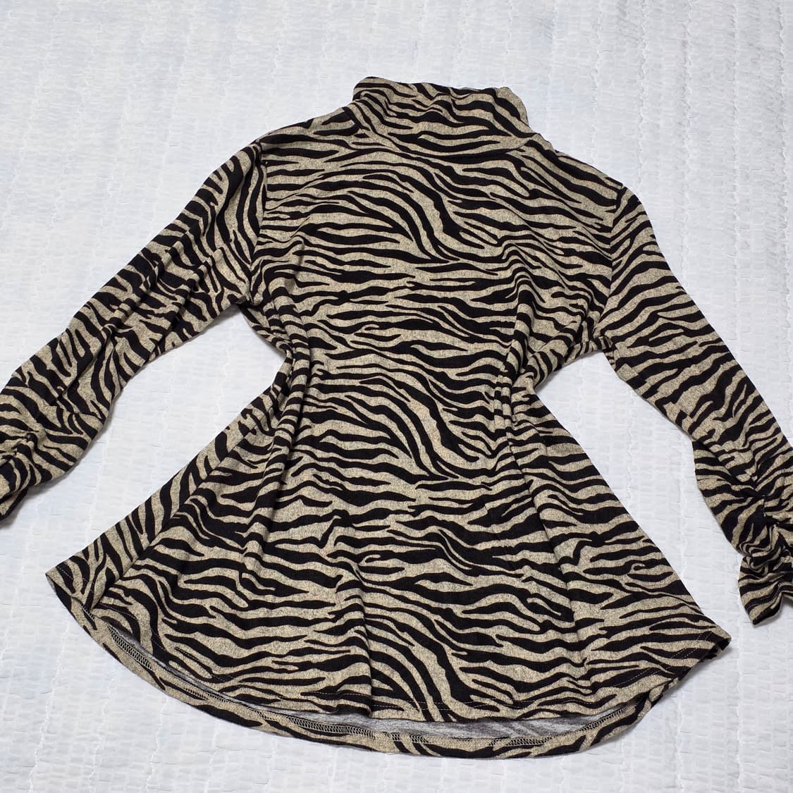 지브라 a라인 터틀넥 롱슬리브긴팔니트 상품이미지3