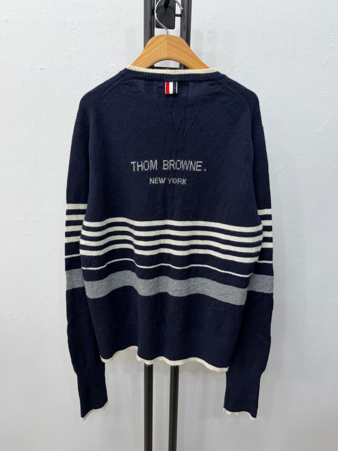 정품) 톰브라운 백로고 캐시미어100 남성니트 4 상품이미지4