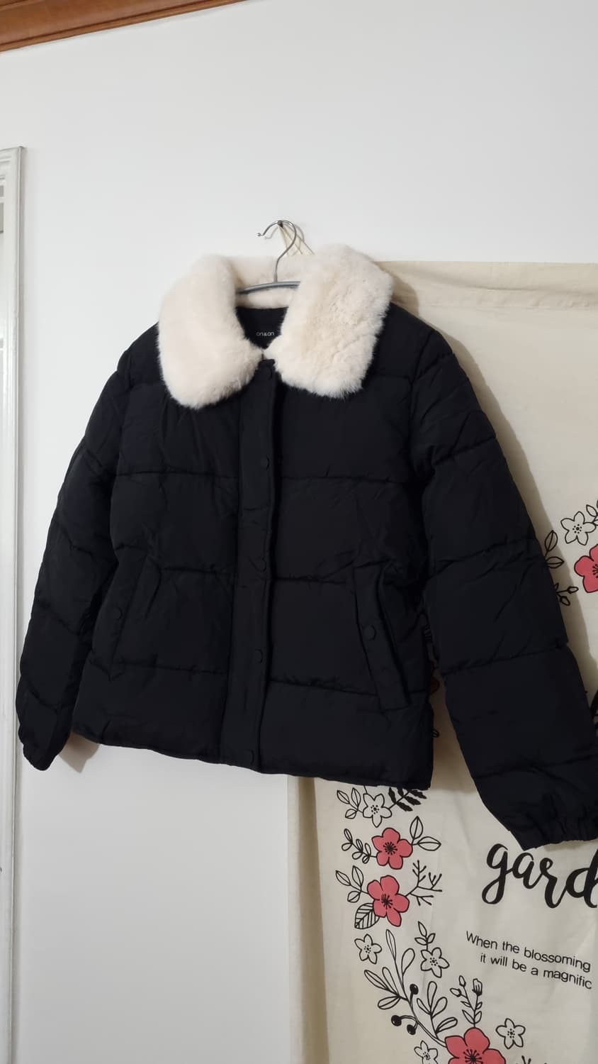 23FW on&on 퍼카라 패딩 숏 점퍼 55 상품이미지2