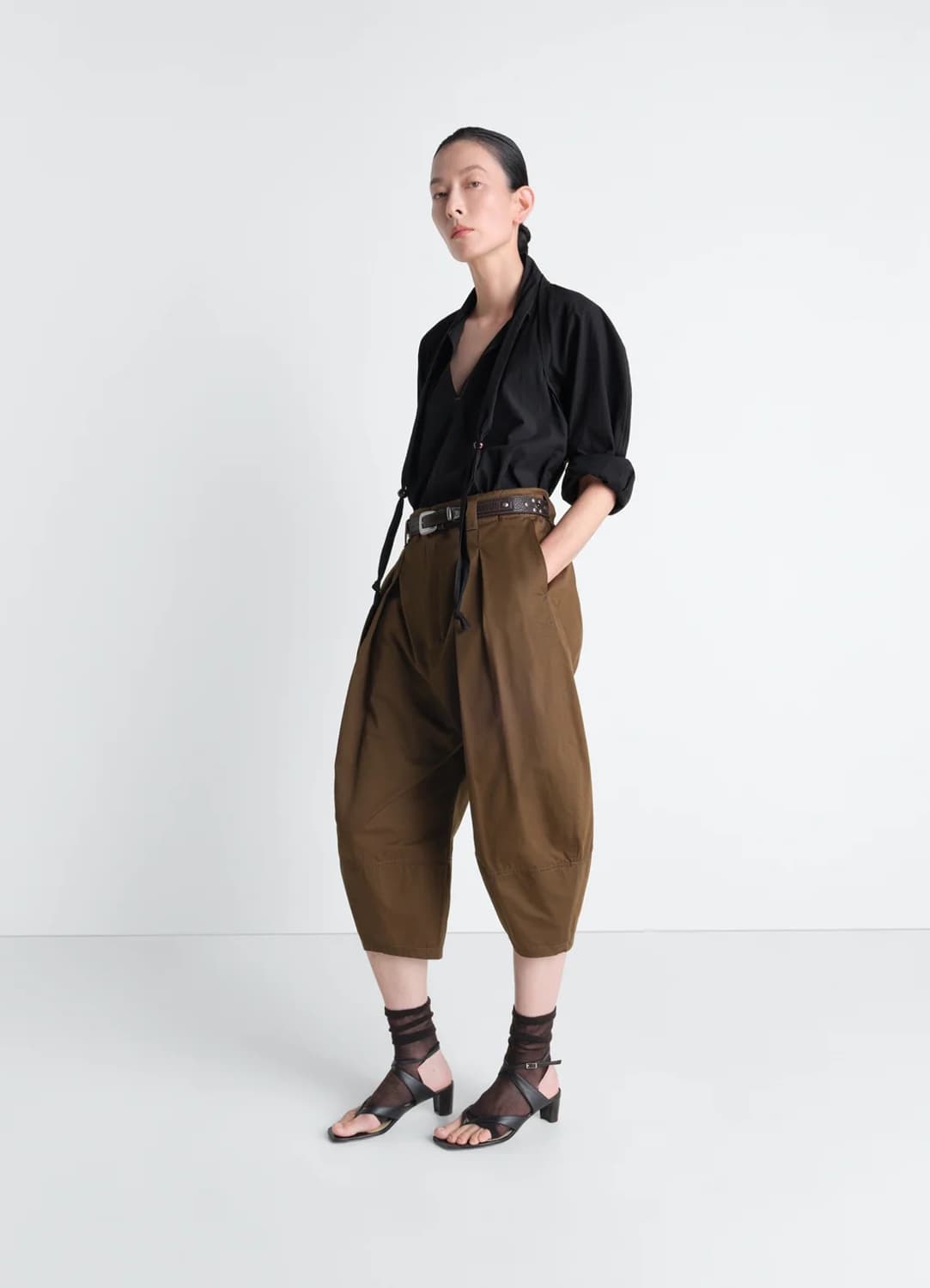 [36,38,40]르메르 26ss 크레이프 스카프 블라우스/블랙 상품이미지3