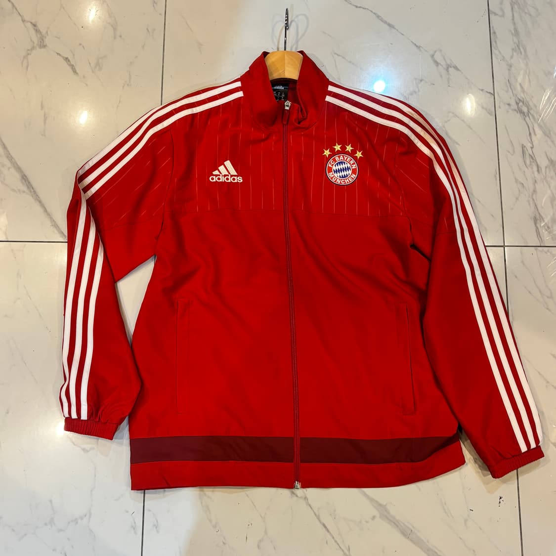 아디다스 바이에른뮌헨 레드 바람막이 M 상품이미지1