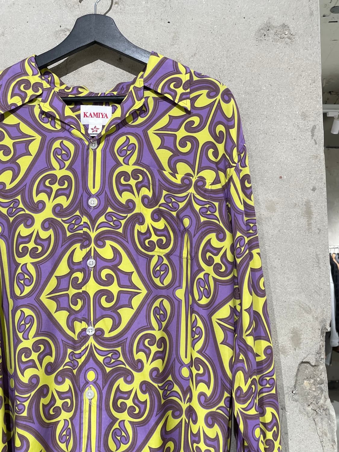카미야 퍼플 옐로우 싱글 포켓 모노그램 레이온 셔츠 상품이미지3