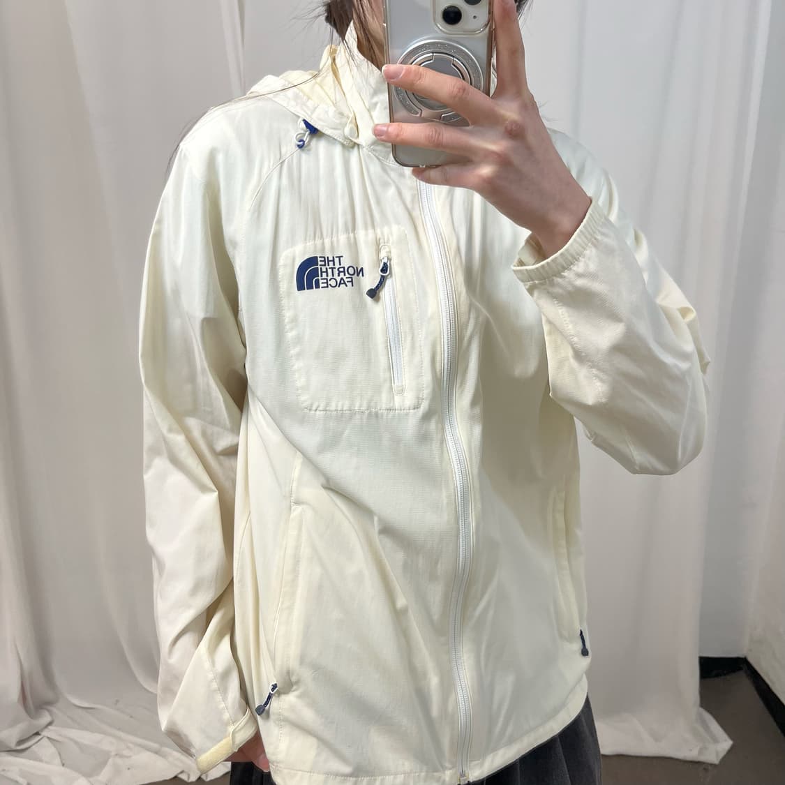 The North Face ivory cream windbreaker   상품이미지3