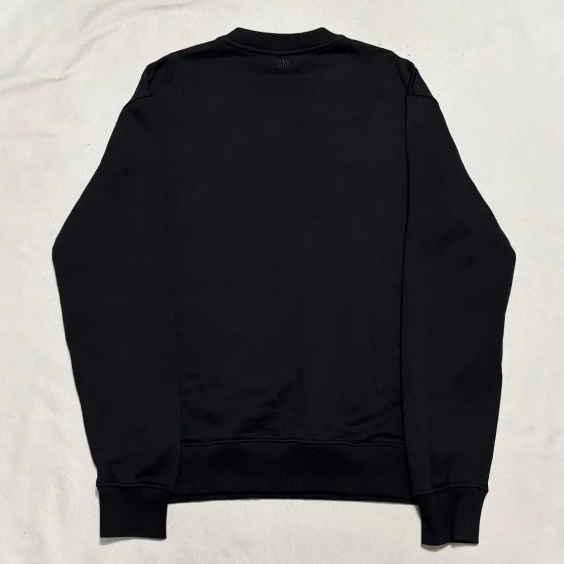 아미 19FW 컬러 로고 블랙 맨투맨 상품이미지3