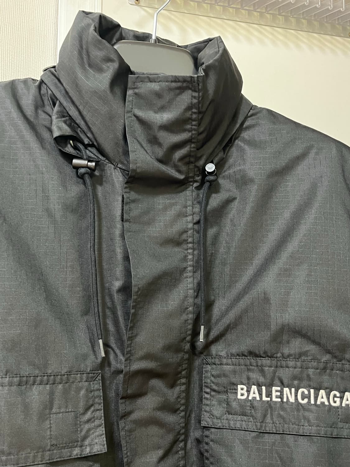 발렌시아가 테크니컬 바람막이 상품이미지2