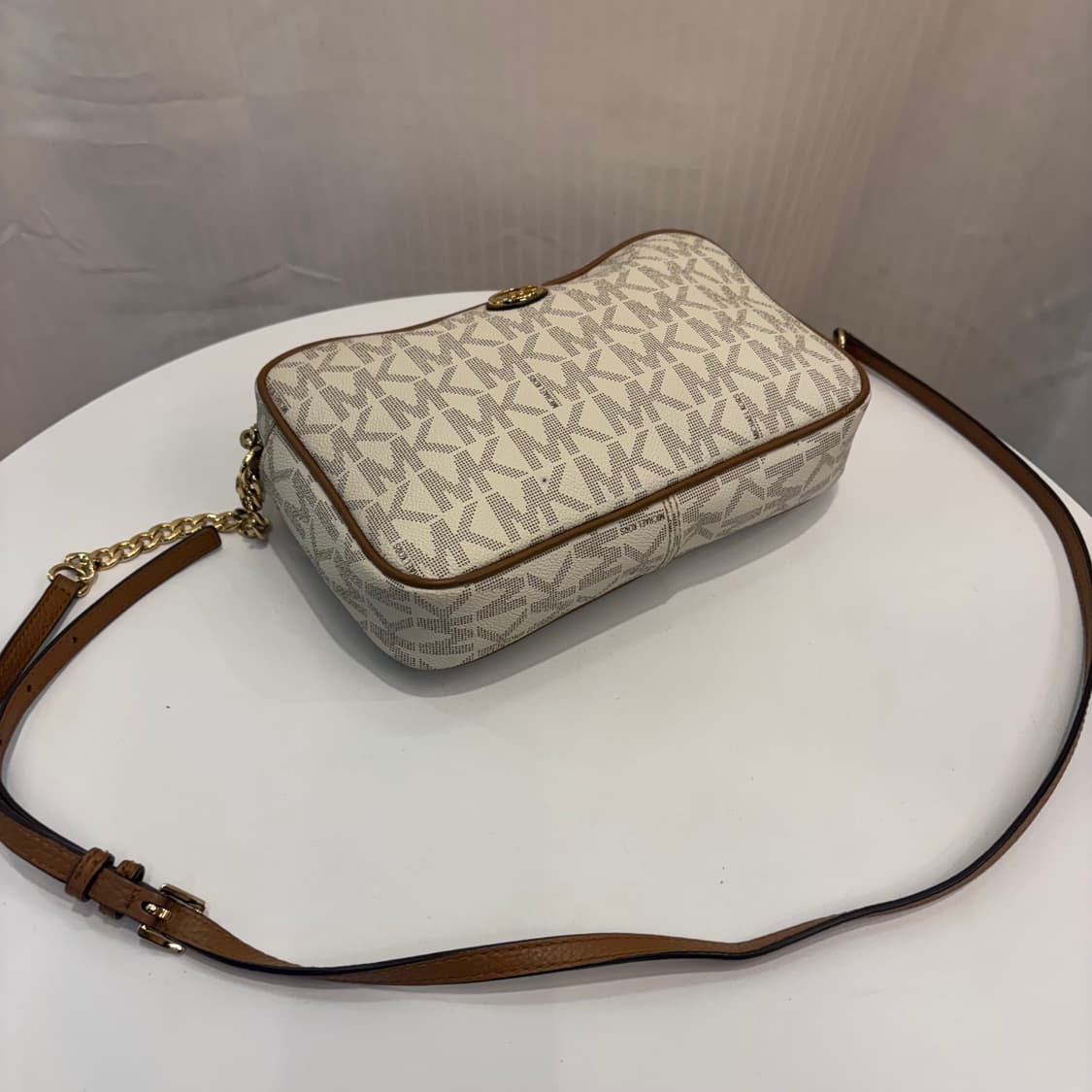 정품 마이클코어스 사각 크로스백     상품이미지8