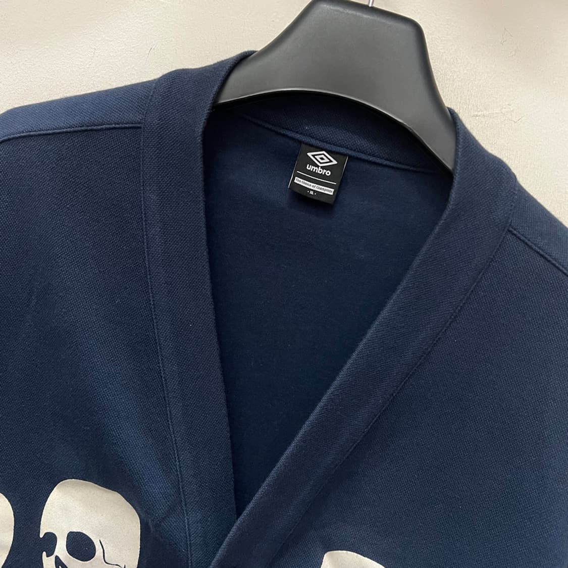 엄브로 스컬 프린팅 버튼 가디건 XL 상품이미지3