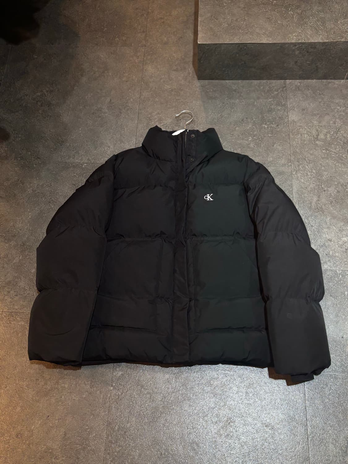 캘빈클라인 CK로고 여성 숏패딩 블랙 XS사이즈 상품이미지2