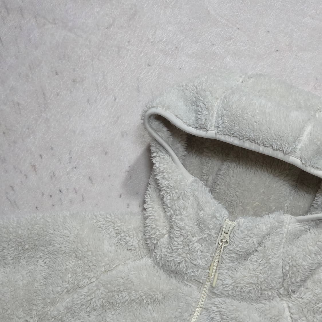 유니클로 화이트 후리스 후드집업 상품이미지2