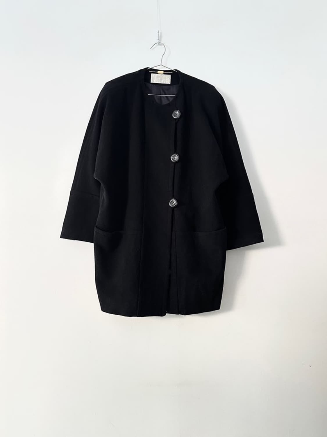 Round button midi coat / black 상품이미지1
