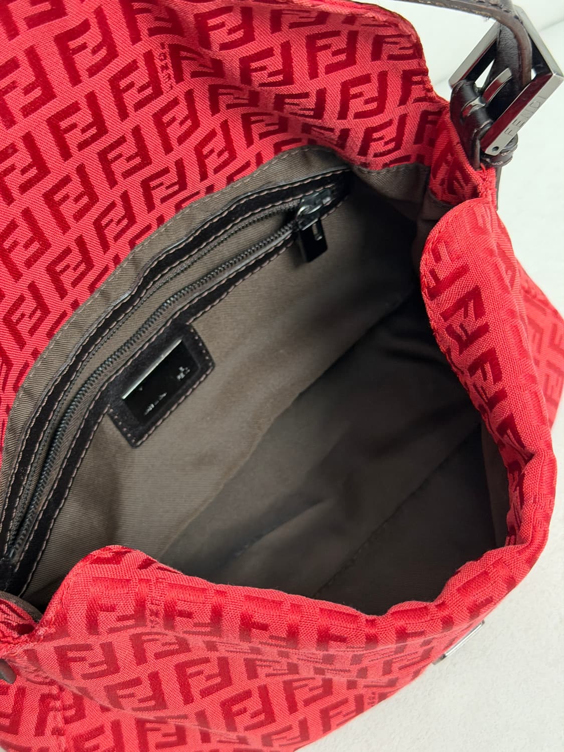 펜디 주카 FF 바게트 숄더백 상품이미지7