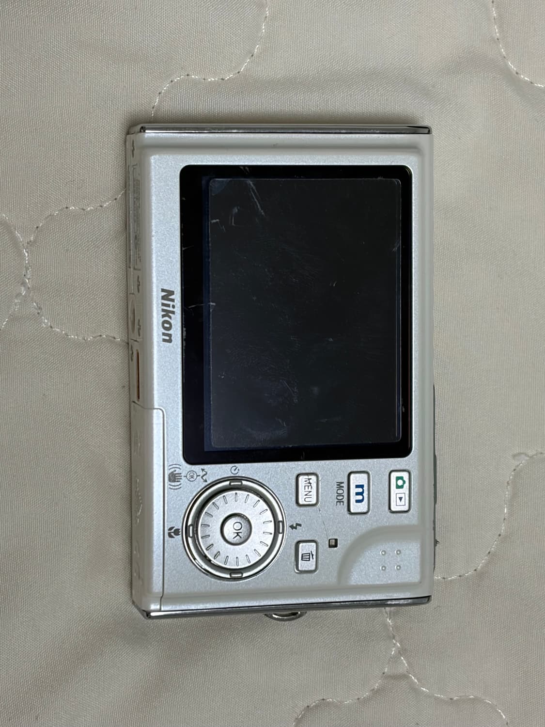 니콘 쿨픽스 팔아요 (베터리, 충전기, 메모리 포함) (작례있습니다) 상품이미지3