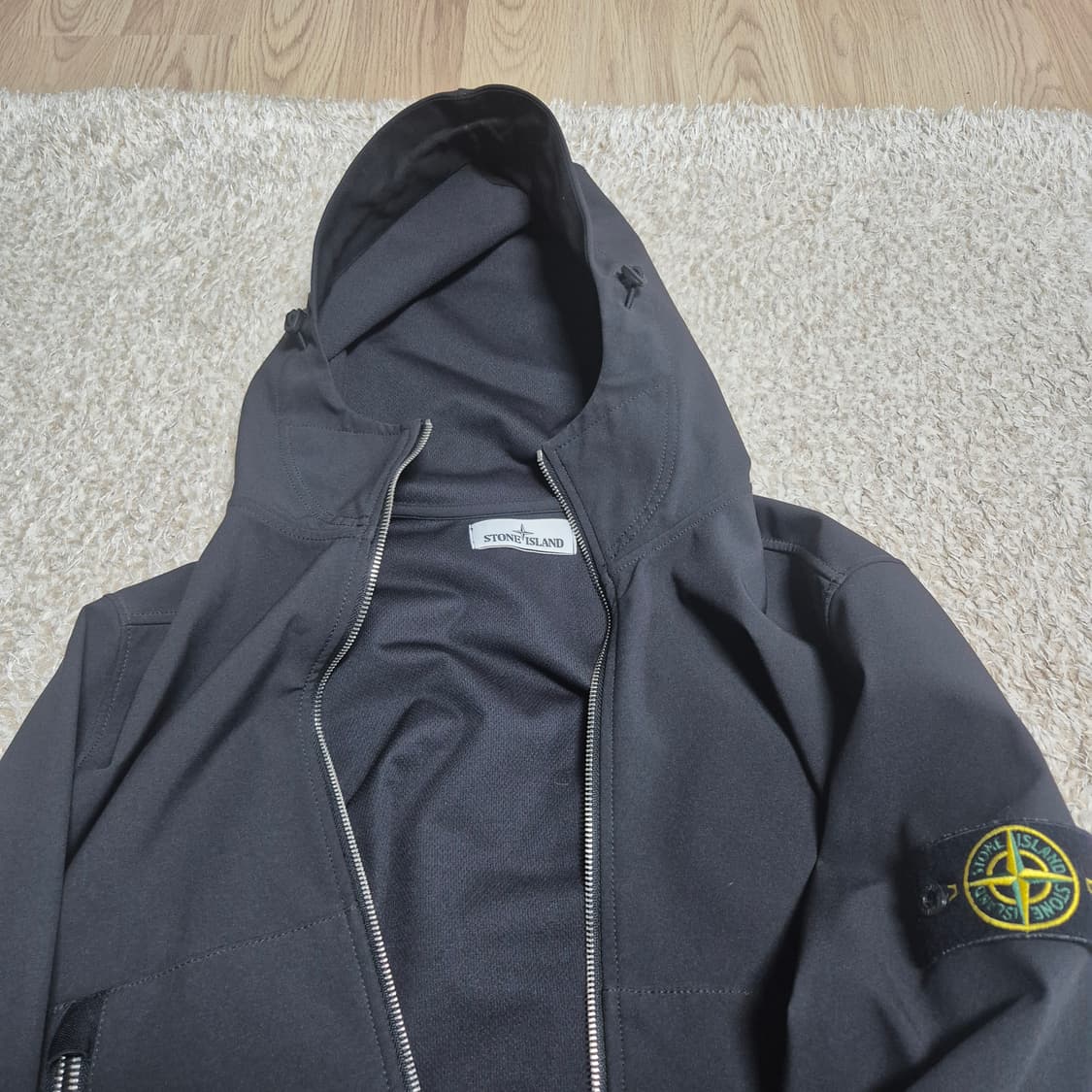 21시즌 스톤아일랜드 라이트소프트쉘  상품이미지1