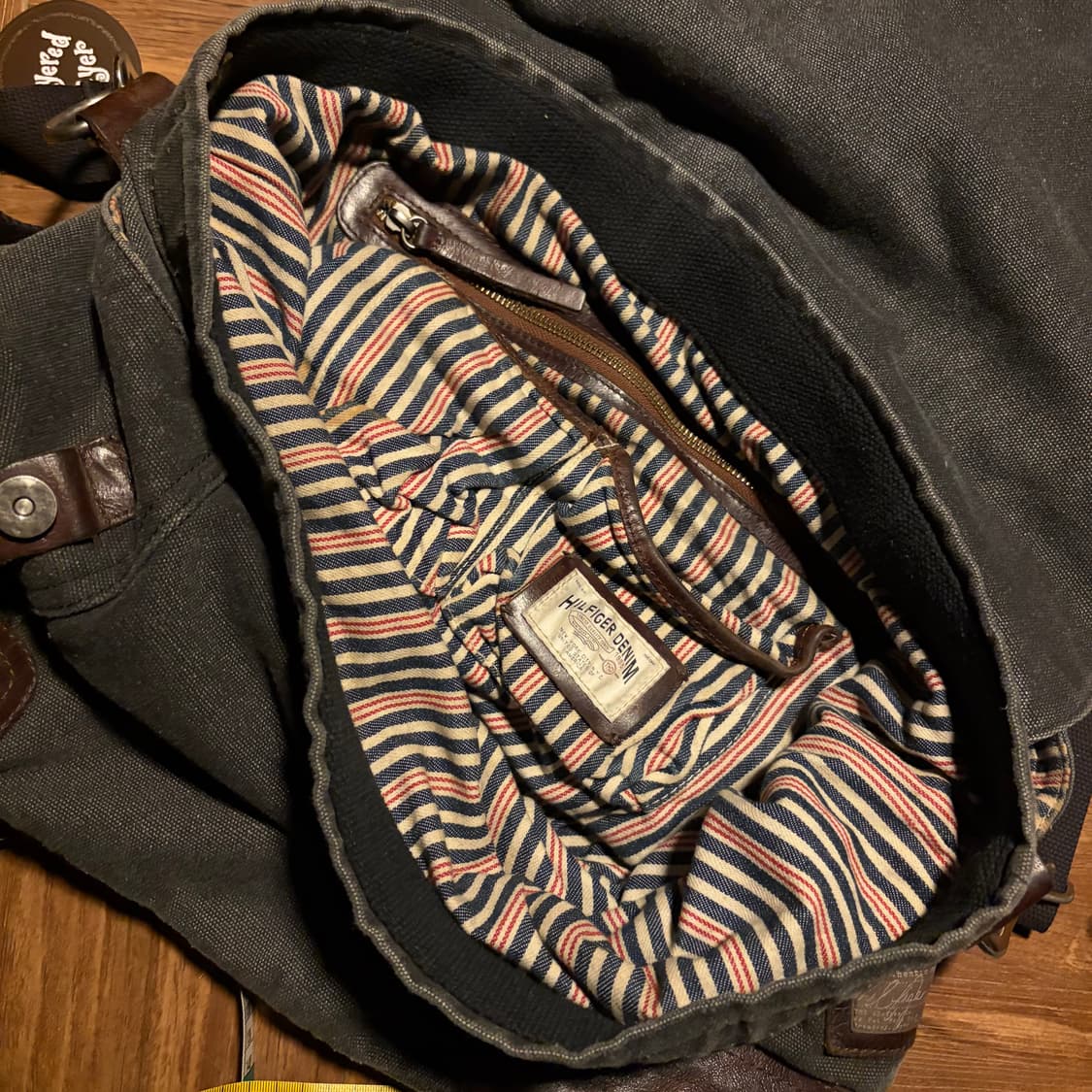 Tomy hilfiger denim messenger bag 상품이미지7