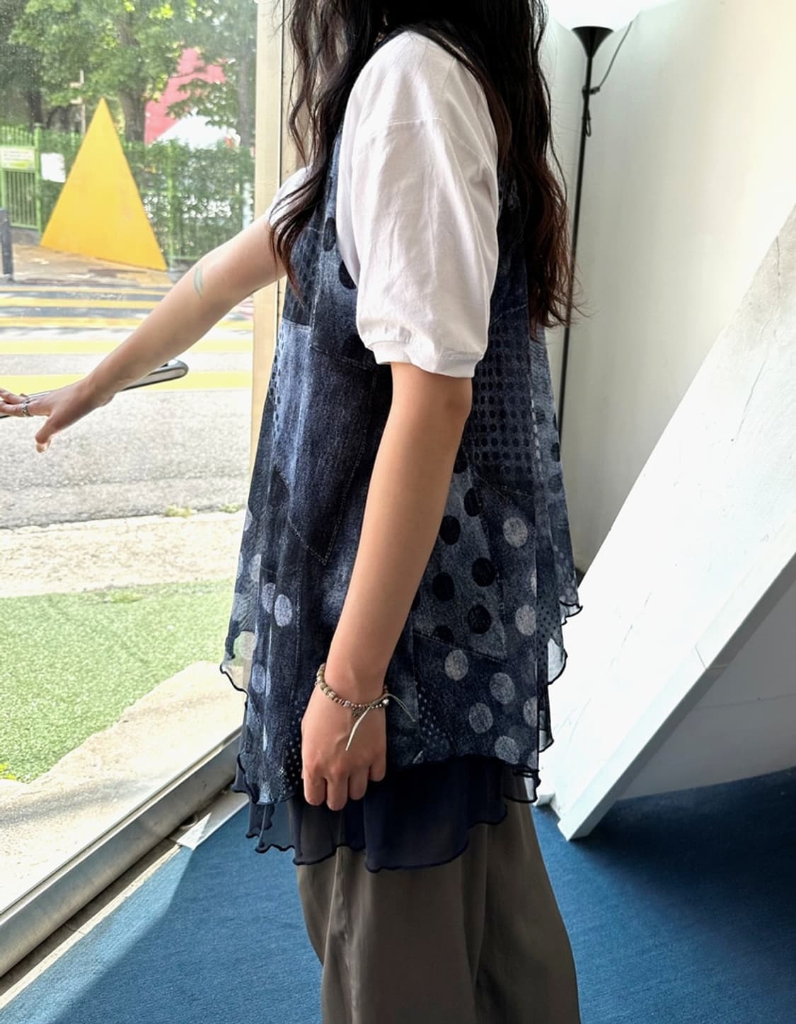 Sheer fabric fake layered sleeveless top 상품이미지1