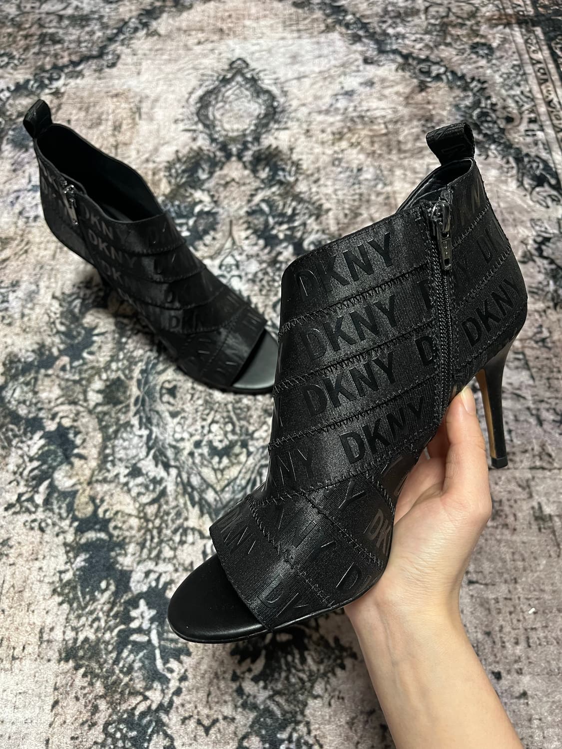 DKNY Issa Multi-Strap Sandal heels 235 상품이미지1