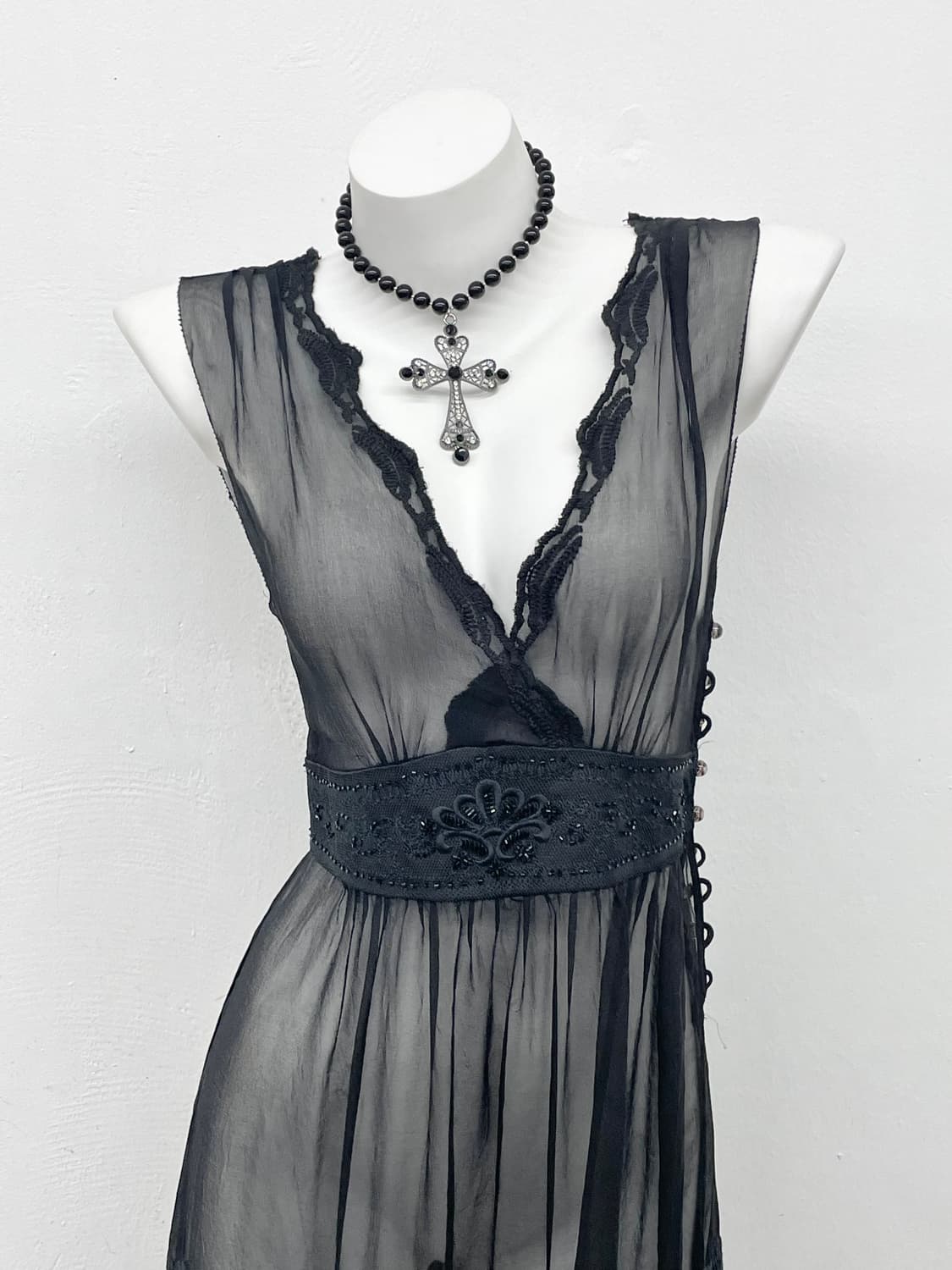 블랙페어리 실크 자수 디테일 원피스 상품이미지2