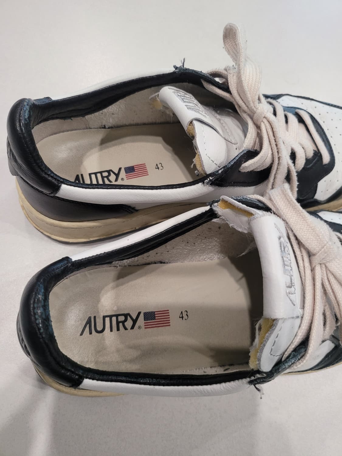 "클래식의 끝판왕" 오트리 메달리스트 범고래 블랙 (43사이즈) 상품이미지7