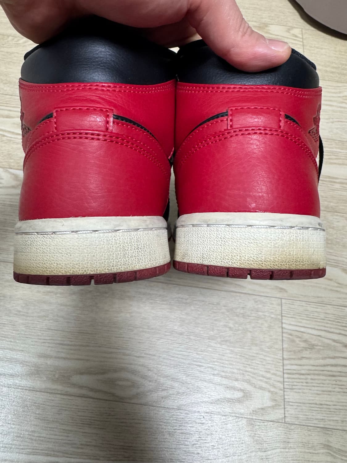 조던 1 미드 브레드 판매 합니다. 상품이미지2