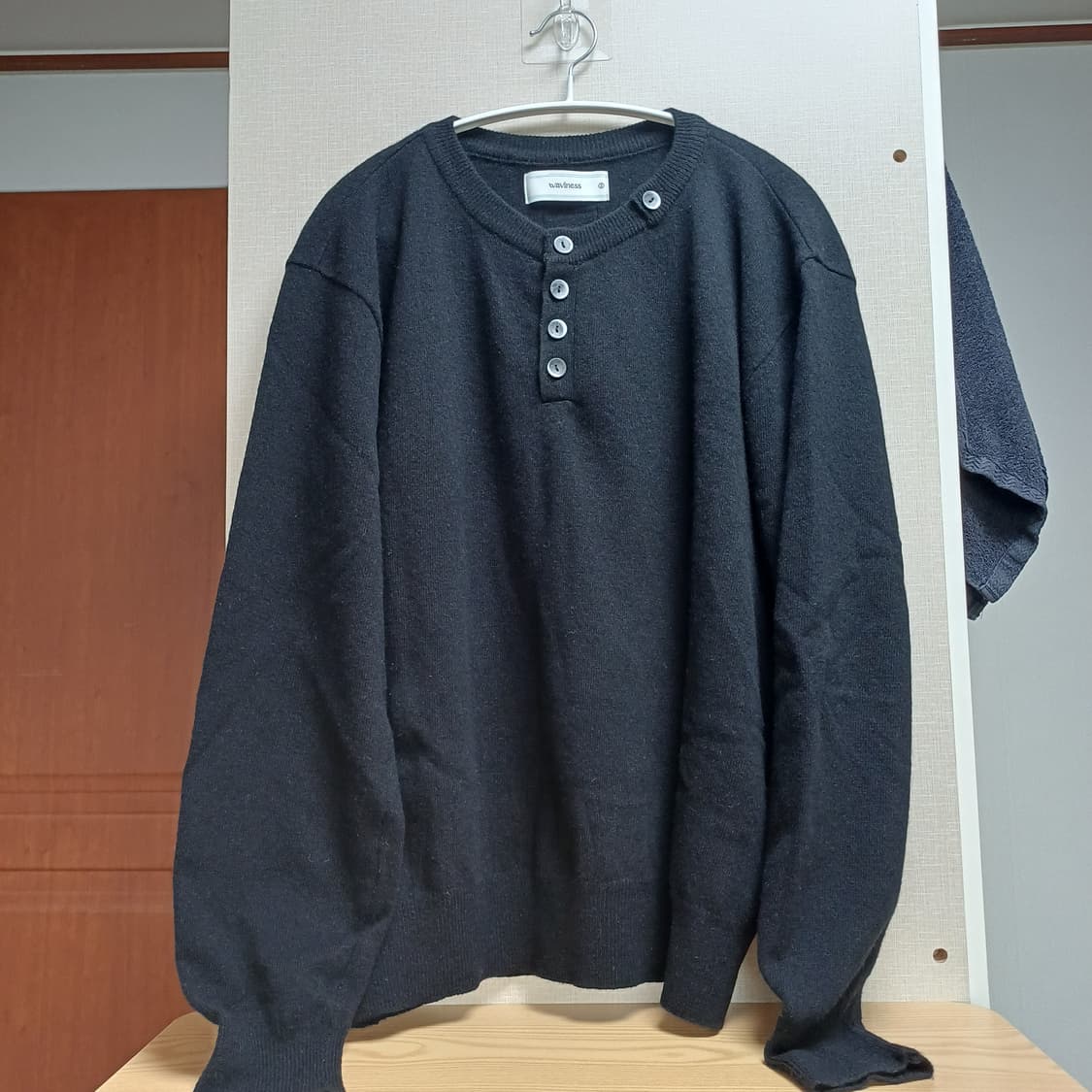 웨이비니스 버튼풀오버 헨리넥 니트 블랙 2사이즈 상품이미지1