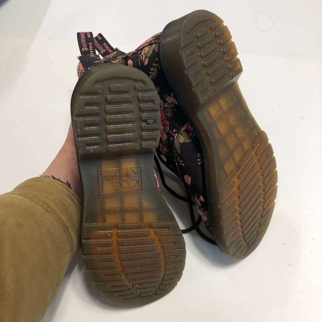 닥터마틴 플라워 8홀 부츠  상품이미지5