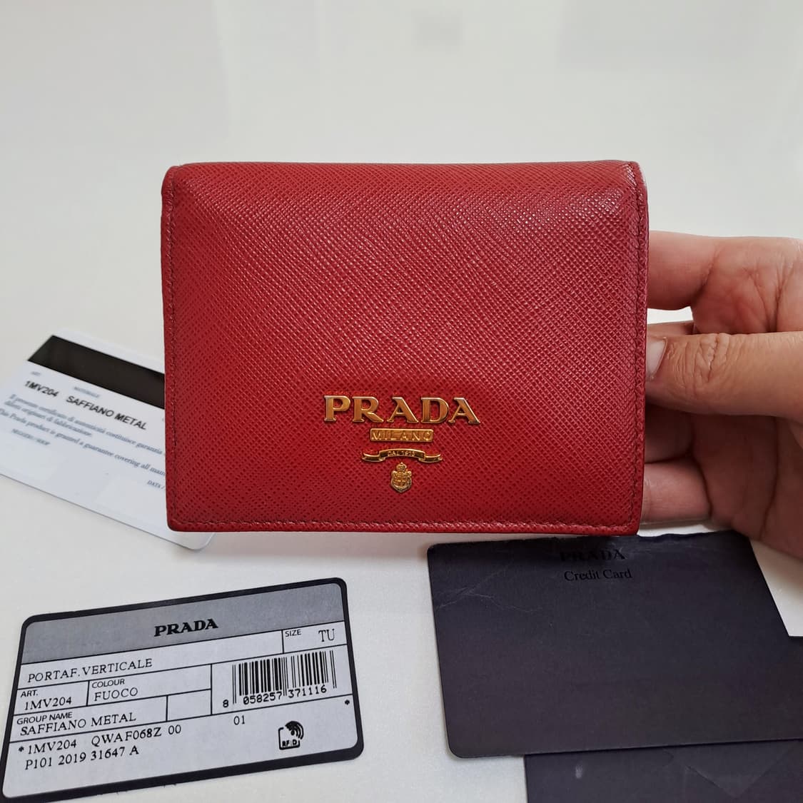 [100%/정품] 프라다 사피아노 메탈 레드 반지갑, 프라다지갑 상품이미지1