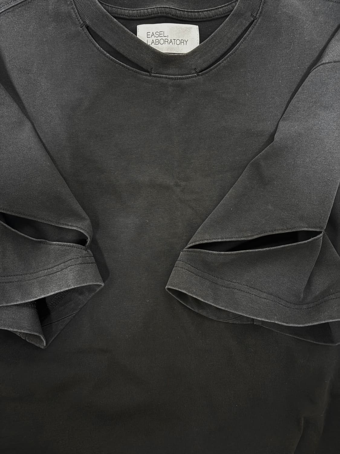 Easel laboratory 절개 티셔츠 상품이미지1