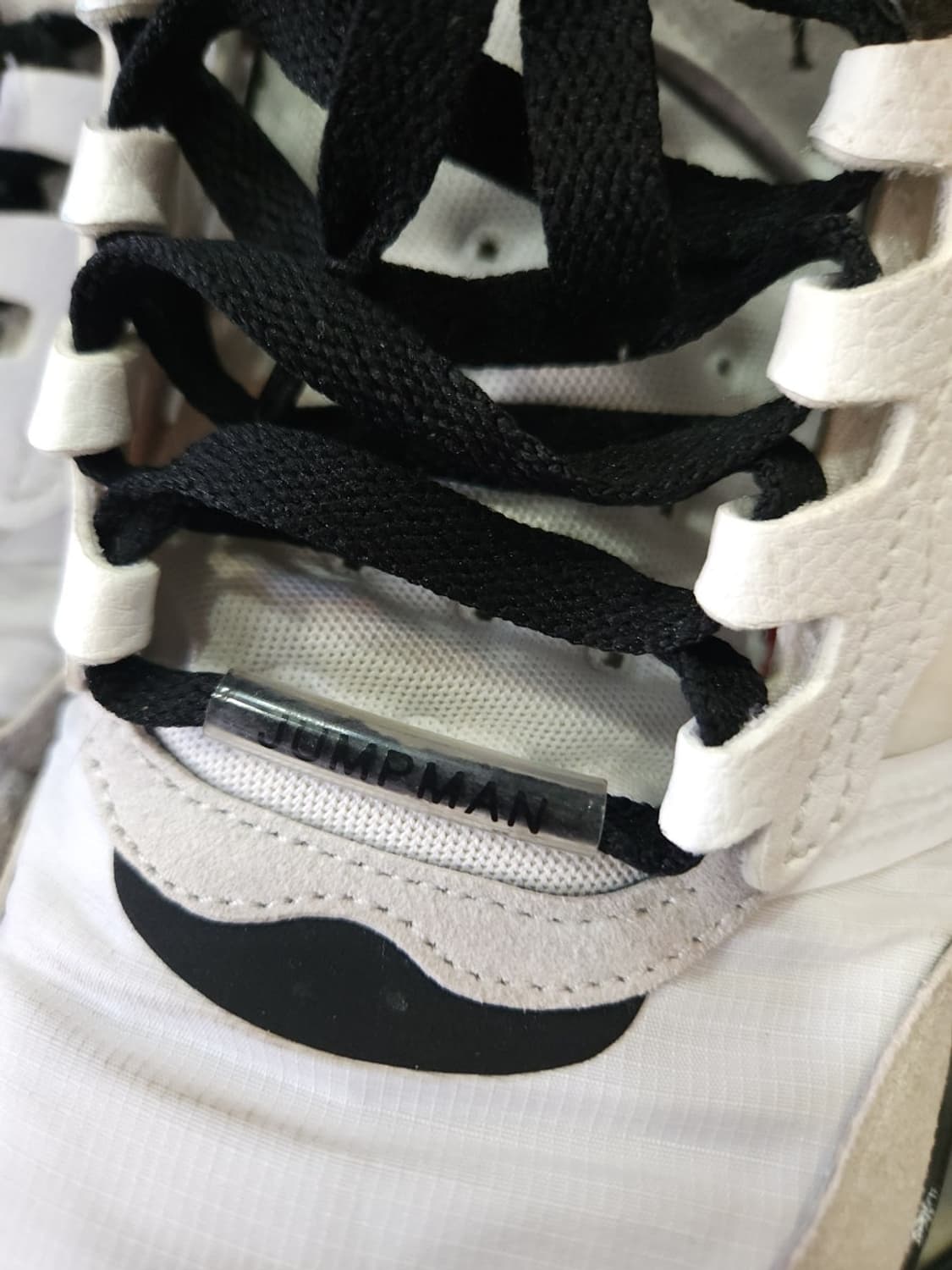 나이키 조던 에어맥스 200 흰검 270mm

 상품이미지9