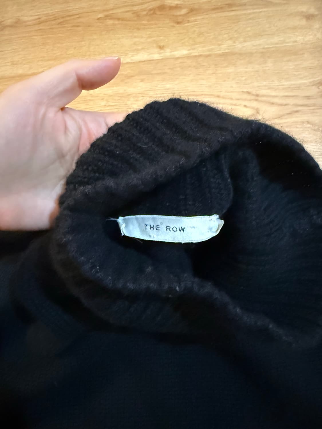 더로우 캐시미어 터틀넥 니트 라지 상품이미지2