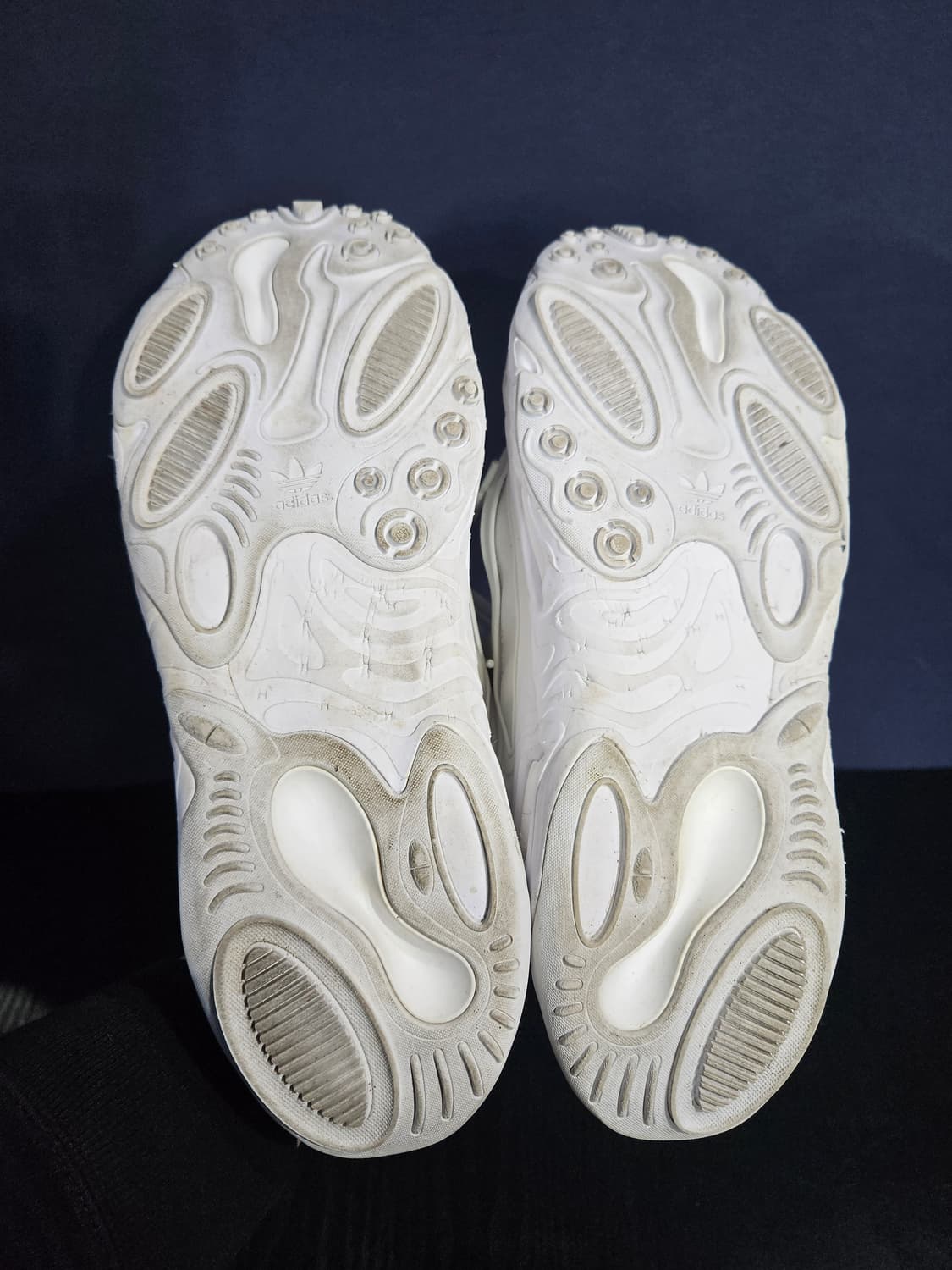 아디다스 오즈노바 화이트컬러 남성 265 스니커즈  상품이미지9