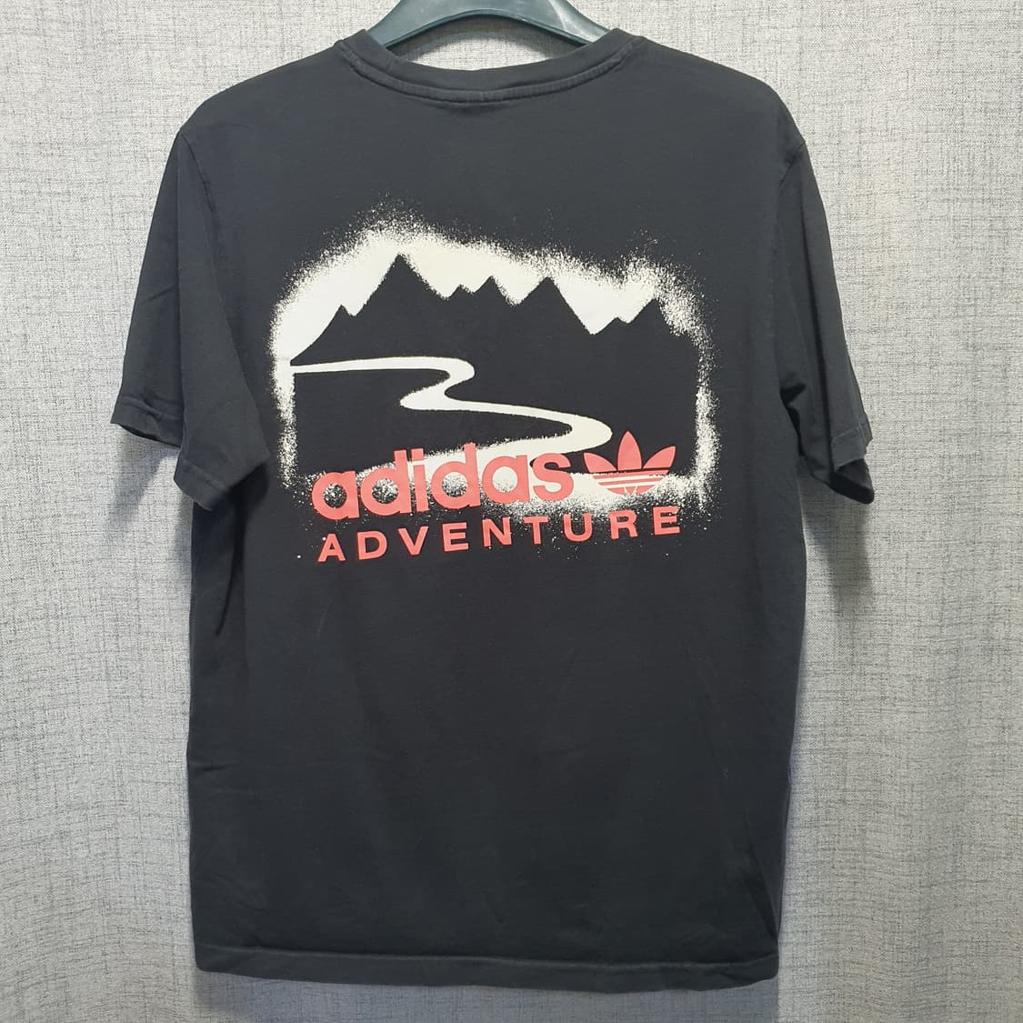 아디다스 그래픽 반팔 티셔츠 블랙  상품이미지2