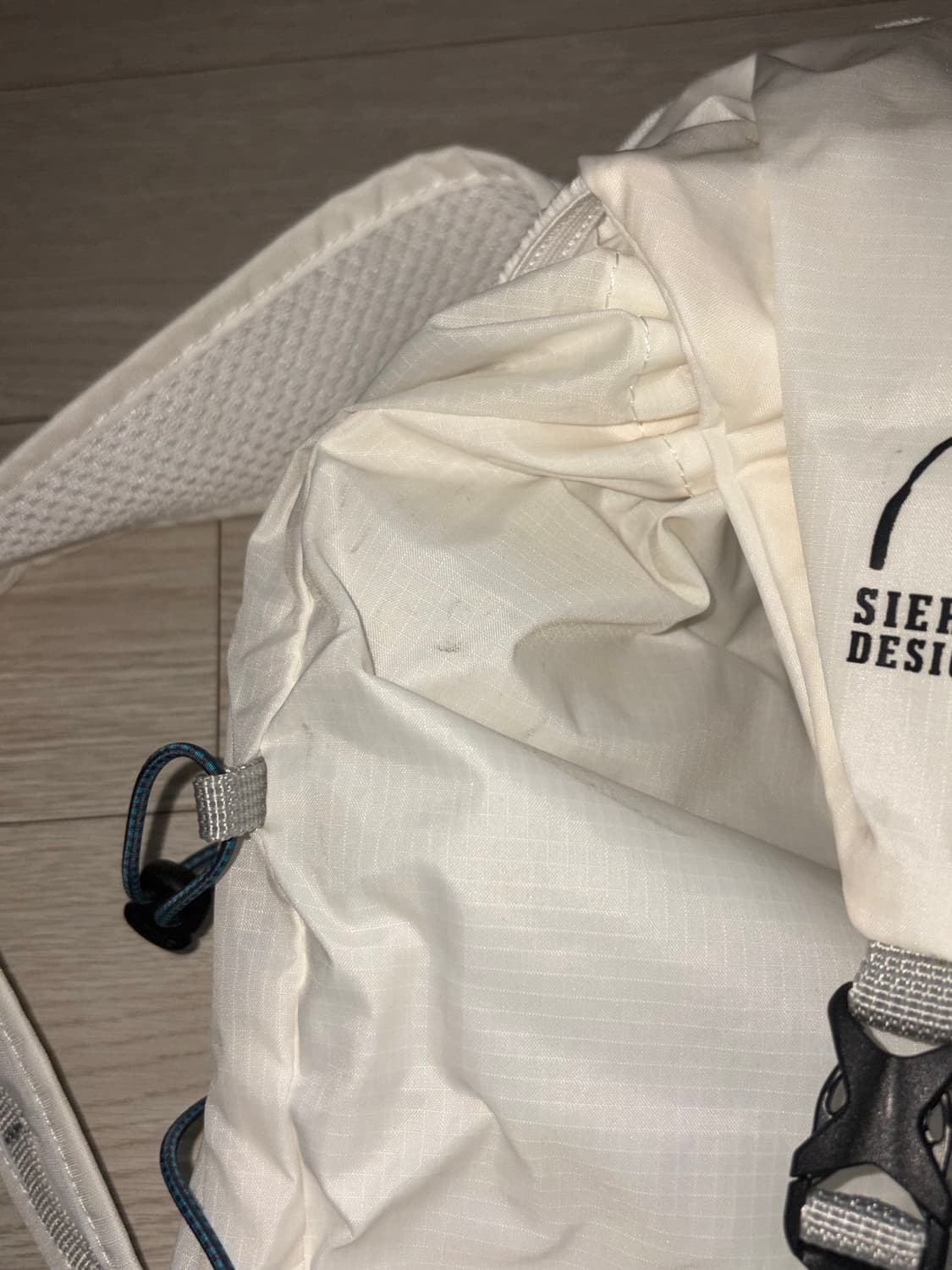 시에라디자인 라센 코듀라 초경량 백팩 17L 화이트 상품이미지3