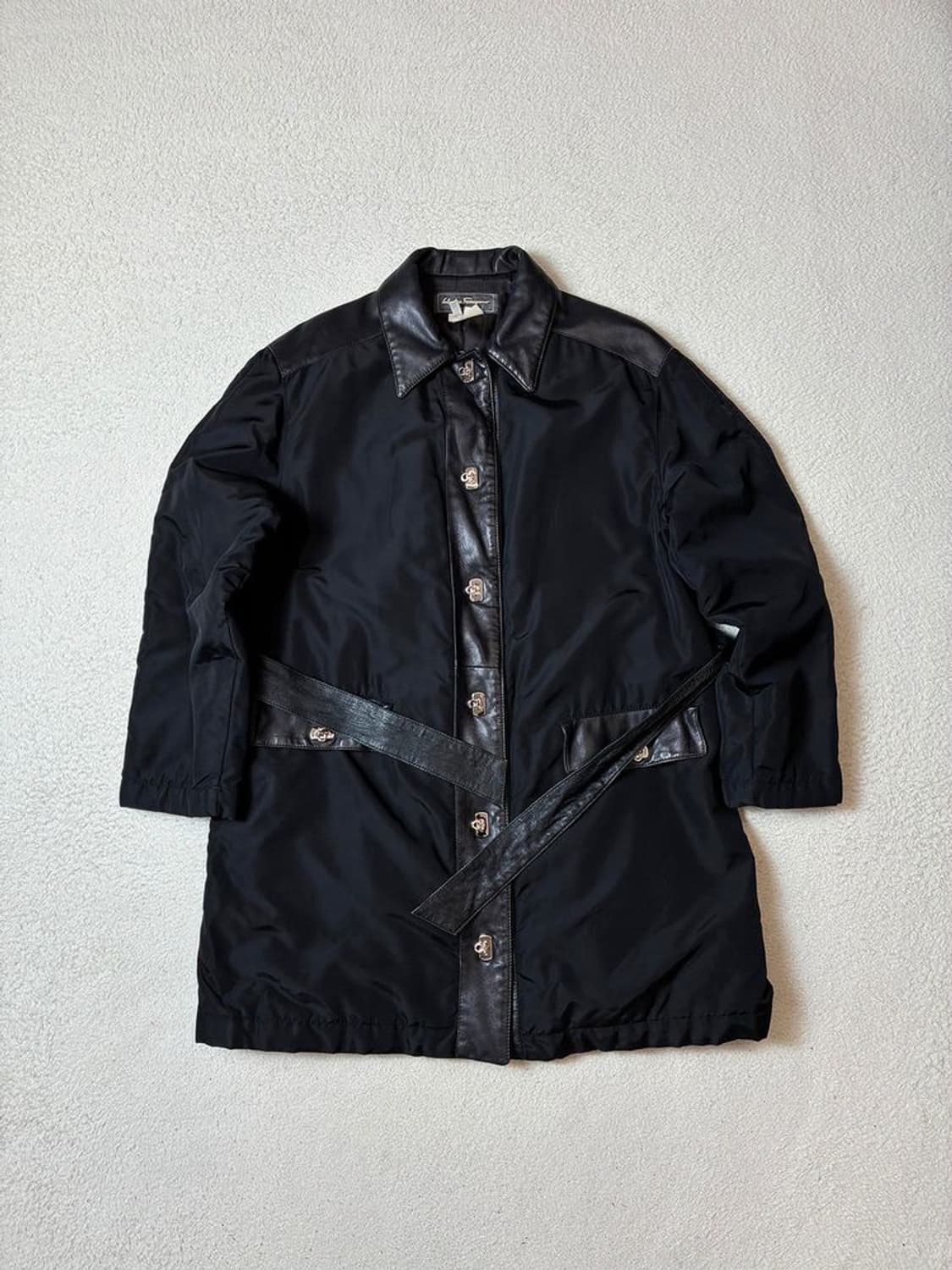 페라가모 90's 간치니 버튼 가죽 배색 코트 PN7816 상품이미지1