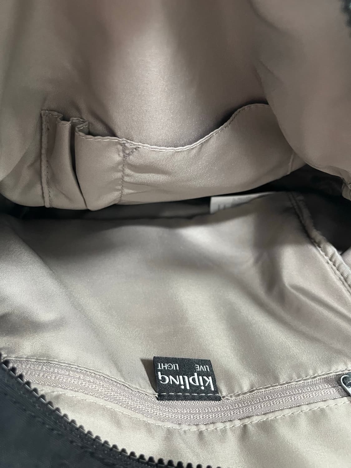 키플링 시티백 블랙 상품이미지3