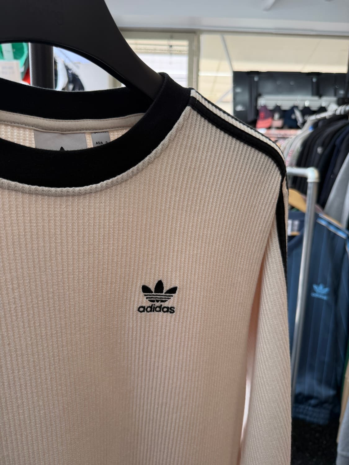 아디다스 오리지널 아디컬러 클래식 와플 맨투맨 상품이미지2