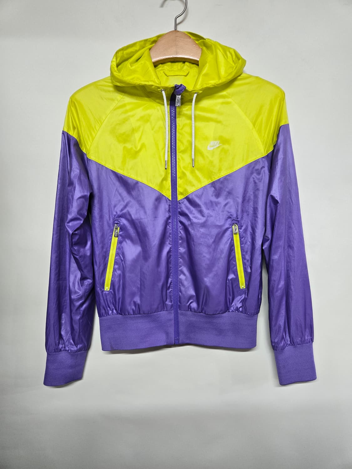 나이키 바람막이 옐로우/퍼플 여성용M 상품이미지1