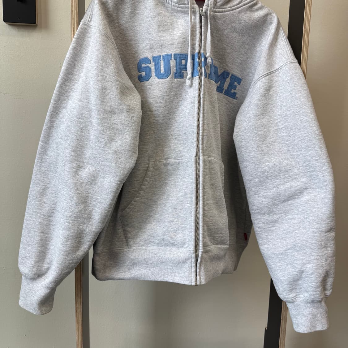 슈프림 컬리지에이트 아플리케 후드 집업 애쉬 그레이 상품이미지3