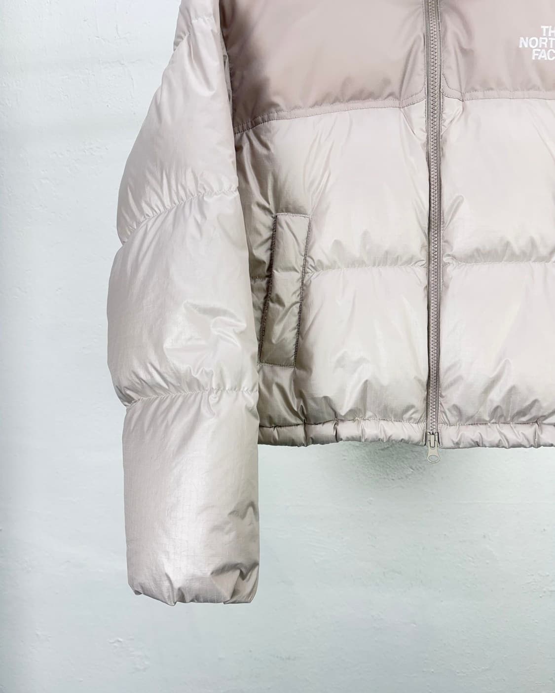 노스페이스 먼스 화이트라벨 노벨티 눕시 다운 자켓  상품이미지4