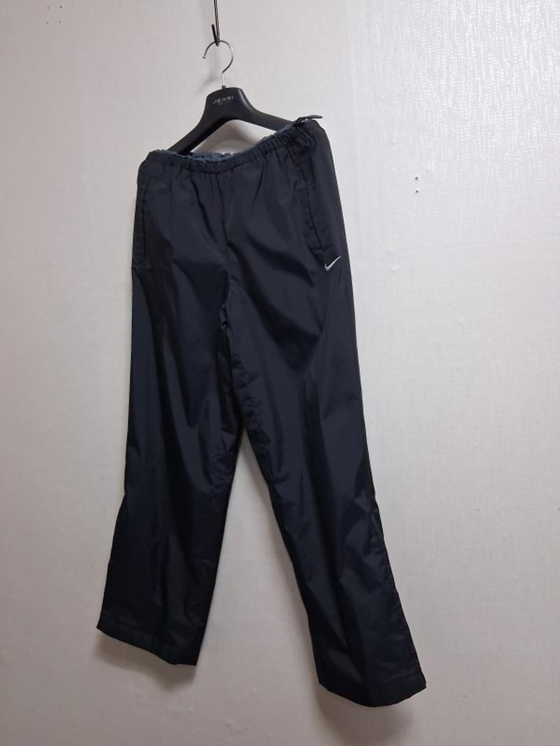 나이키  기모 바람막이트랙팬츠 27까지
일본수입빈티지
컨디션 소재재질감  상품이미지1
