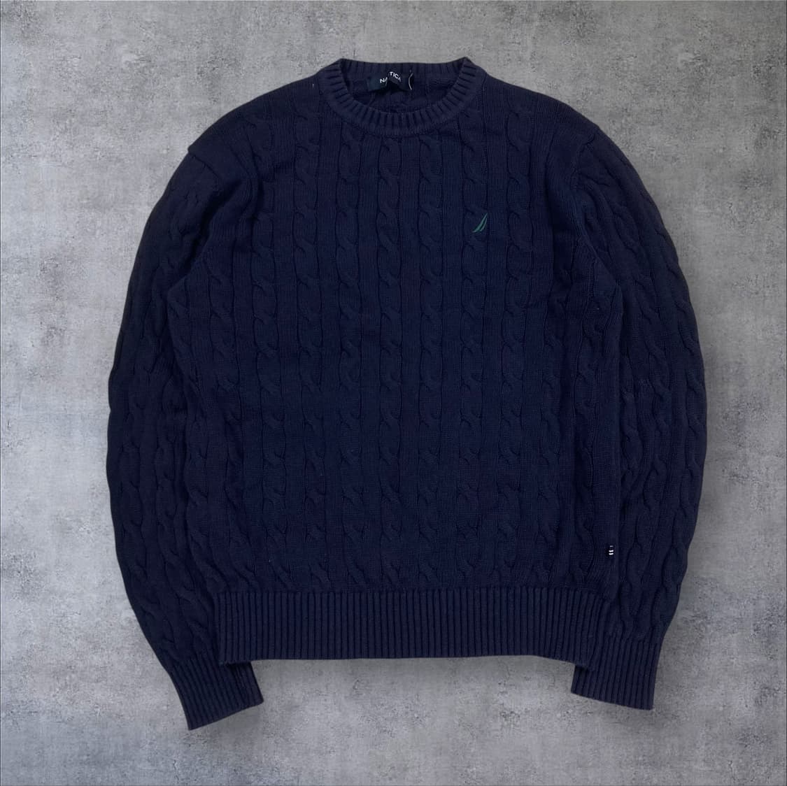 노티카 네이비 컬러 스몰 로고 꽈배기 니트 상품이미지1