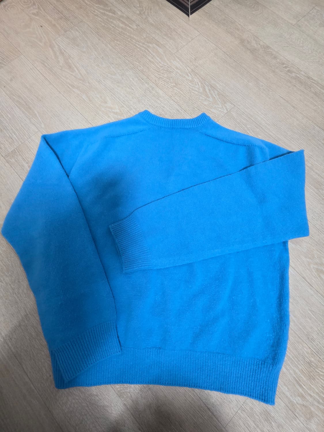 유라고 캐시미어 블렌디드 브이넥 니트 상품이미지8