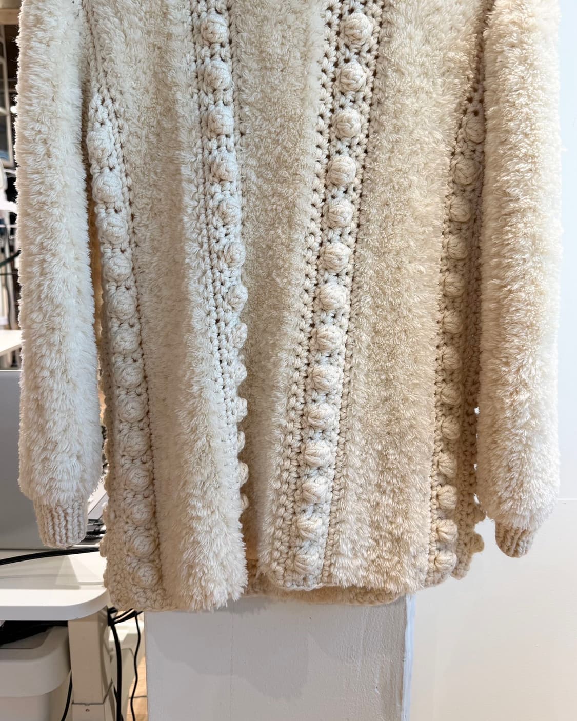 끌로에 아이보리 케이블 레인울 니트  상품이미지6