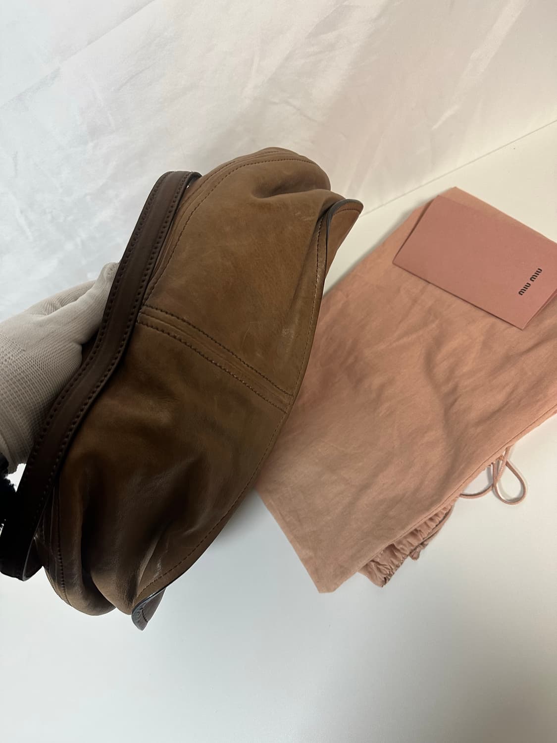 미우미우 나파레더 플랩 호보백 브라운 (OS) 상품이미지10