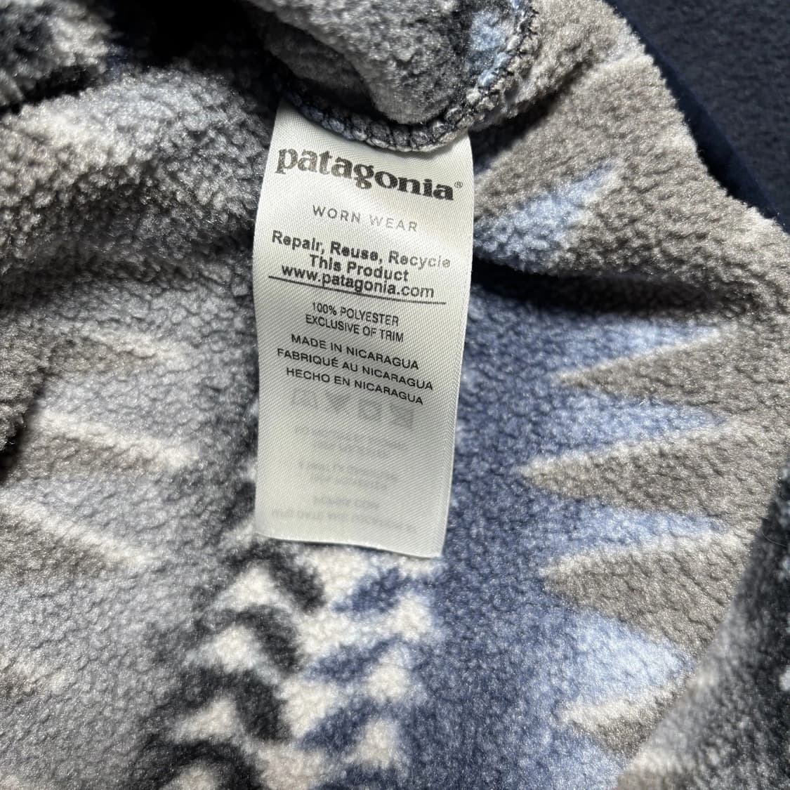 17FW 파타고니아 신칠라 스냅-T 네이비/블루 하프 아즈텍 패턴 상품이미지4