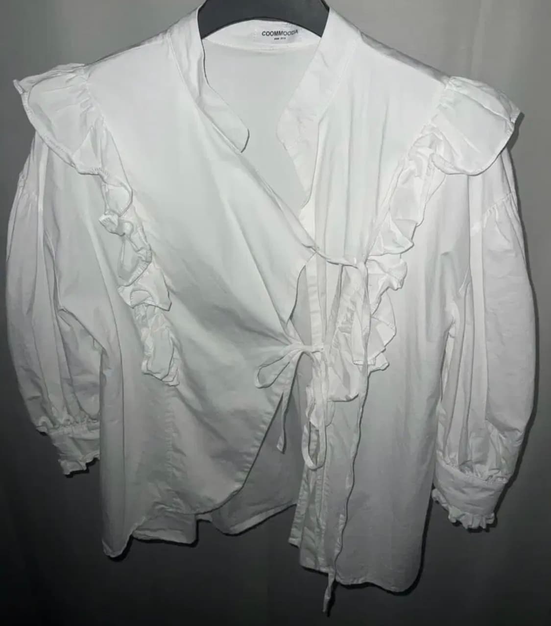 buttonless frill shirt 프릴 셔츠 상품이미지4